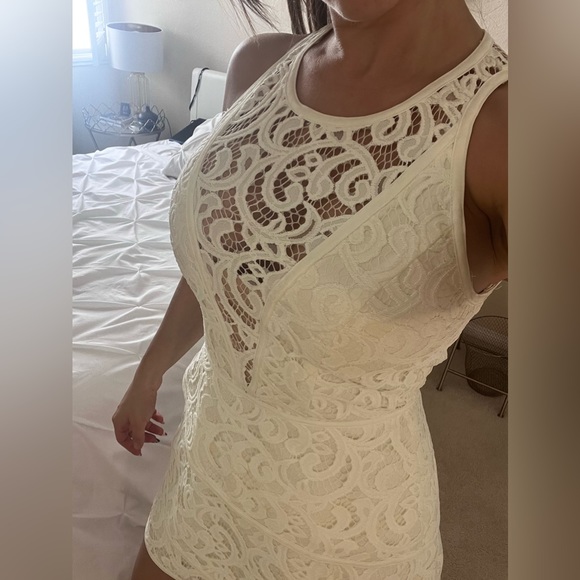 🌟 BcbgMaxAzria White Dress - Picture 5 of 9